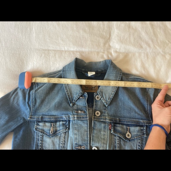 Levi’s Jean Jacket - Picture 9 of 10